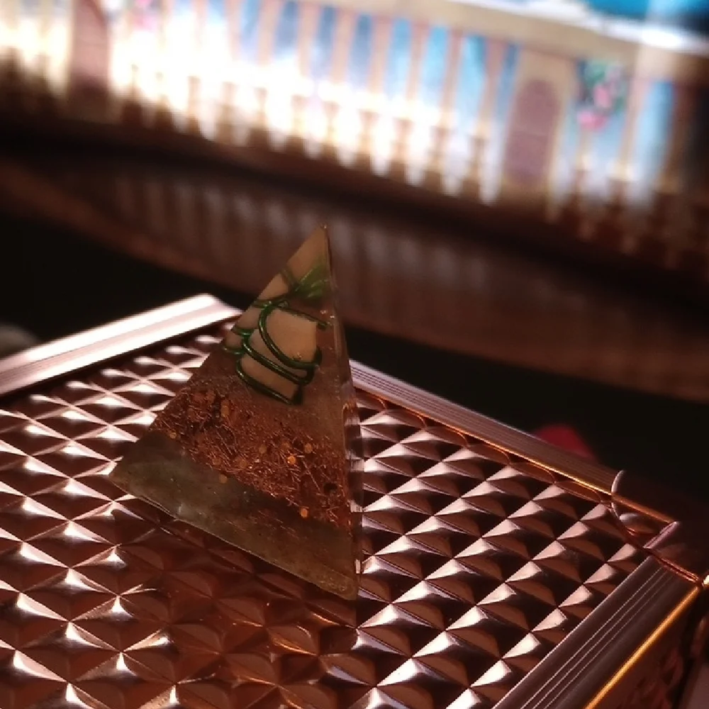 N/A elegant pyramid